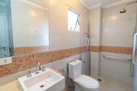 Casa de condomínio para alugar com 167m², 3 quartos e 3 vagas Casa de condomínio para alugar com 167m², 3 quartos e 3 vagasBanheiro da Suíte