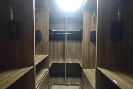 Apartamento à venda com 90m², 2 quartos e 2 vagasCloset da suíte 1