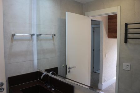 Apartamento à venda com 90m², 2 quartos e 2 vagasBanheiro da Suíte 1