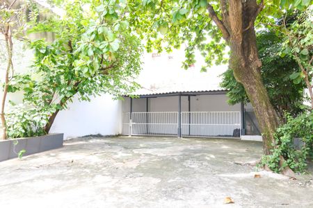 Casa à venda com 405m², 3 quartos e 2 vagas Casa à venda com 405m², 3 quartos e 2 vagasQuintal