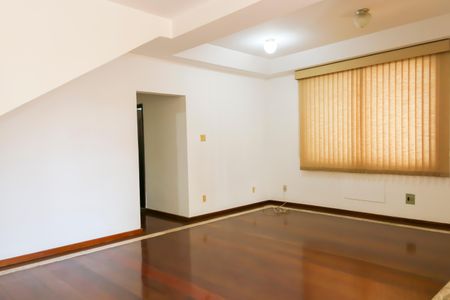 Casa à venda com 405m², 3 quartos e 2 vagas Casa à venda com 405m², 3 quartos e 2 vagasSala - 1º Pavimento