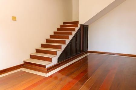 Casa à venda com 405m², 3 quartos e 2 vagas Casa à venda com 405m², 3 quartos e 2 vagasSala - 1º Pavimento