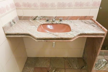 Casa à venda com 405m², 3 quartos e 2 vagas Casa à venda com 405m², 3 quartos e 2 vagasBanheiro - 2º Pavimento