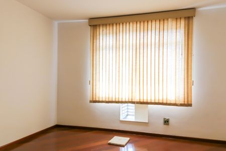 Casa à venda com 405m², 3 quartos e 2 vagas Casa à venda com 405m², 3 quartos e 2 vagasQuarto 2 - 2º Pavimento