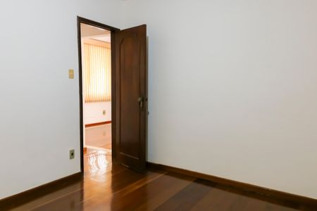 Casa à venda com 405m², 3 quartos e 2 vagas Casa à venda com 405m², 3 quartos e 2 vagasQuarto 3 - 1º Pavimento