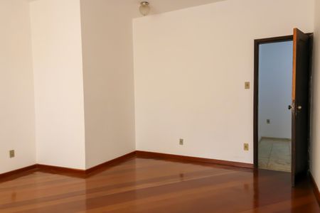 Casa à venda com 405m², 3 quartos e 2 vagas Casa à venda com 405m², 3 quartos e 2 vagasQuarto 2 - 2º Pavimento