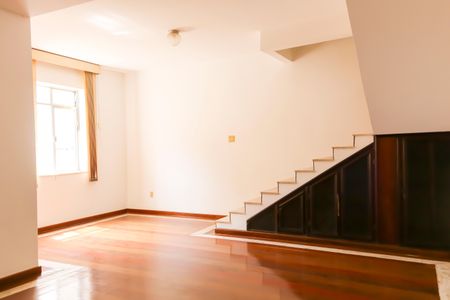 Casa à venda com 405m², 3 quartos e 2 vagas Casa à venda com 405m², 3 quartos e 2 vagasSala - 1º Pavimento