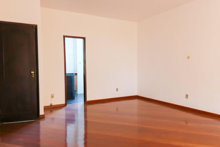 Casa à venda com 405m², 3 quartos e 2 vagas Casa à venda com 405m², 3 quartos e 2 vagasQuarto suite - 2º Pavimento