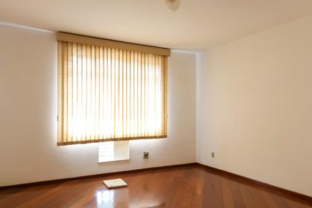 Casa à venda com 405m², 3 quartos e 2 vagas Casa à venda com 405m², 3 quartos e 2 vagasQuarto 2 - 2º Pavimento