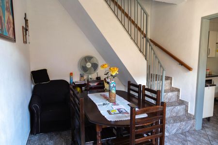 Casa à venda com 178m², 3 quartos e 2 vagas Casa à venda com 178m², 3 quartos e 2 vagasSala