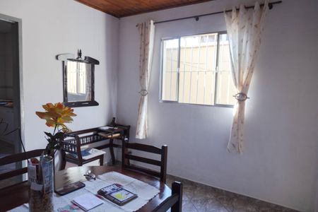 Casa à venda com 178m², 3 quartos e 2 vagas Casa à venda com 178m², 3 quartos e 2 vagasSala