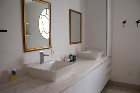 Apartamento à venda com 267m², 3 quartos e 2 vagasBanheiro da Suíte 2