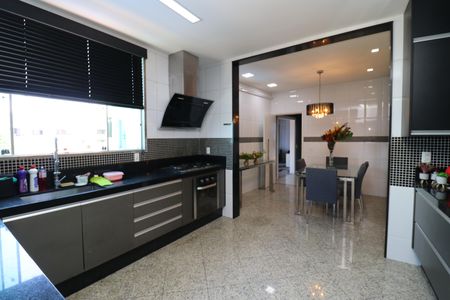 Casa à venda com 450m², 3 quartos e 3 vagasCozinha