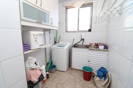 Casa à venda com 450m², 3 quartos e 3 vagasÁrea de Serviço