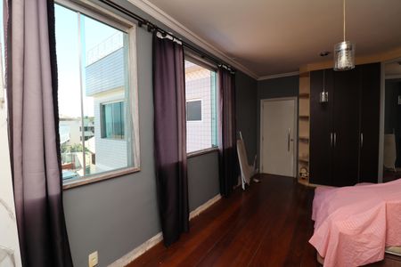 Casa à venda com 450m², 3 quartos e 3 vagasSuíte 2