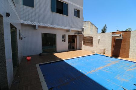 Casa à venda com 450m², 3 quartos e 3 vagasÁrea da Piscina