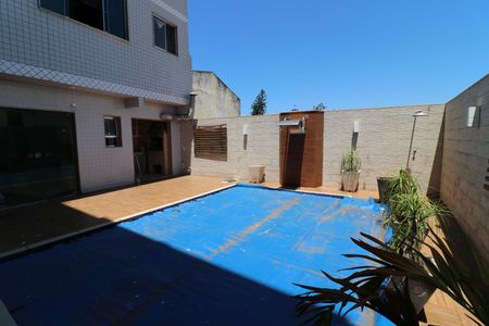 Casa à venda com 450m², 3 quartos e 3 vagasÁrea da Piscina