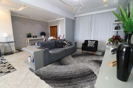 Casa à venda com 450m², 3 quartos e 3 vagasSala