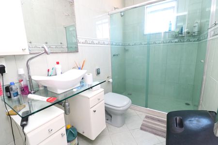 Casa à venda com 450m², 3 quartos e 3 vagasBanheiro da Suíte 1