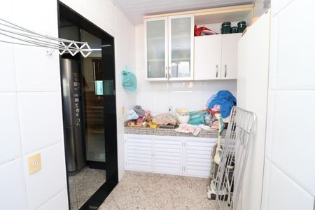 Casa à venda com 450m², 3 quartos e 3 vagasÁrea de Serviço