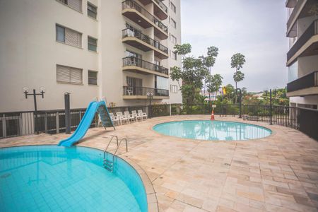 Apartamento à venda com 137m², 3 quartos e 2 vagas Apartamento à venda com 137m², 3 quartos e 2 vagasÁrea comum - Piscina