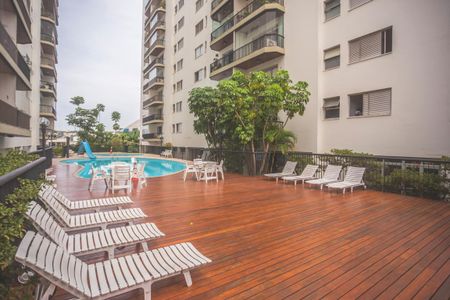 Apartamento à venda com 137m², 3 quartos e 2 vagas Apartamento à venda com 137m², 3 quartos e 2 vagasÁrea comum - Piscina