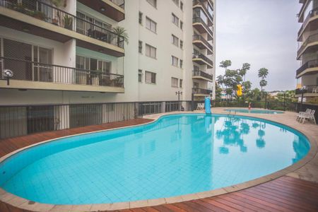 Apartamento à venda com 137m², 3 quartos e 2 vagas Apartamento à venda com 137m², 3 quartos e 2 vagasÁrea comum - Piscina