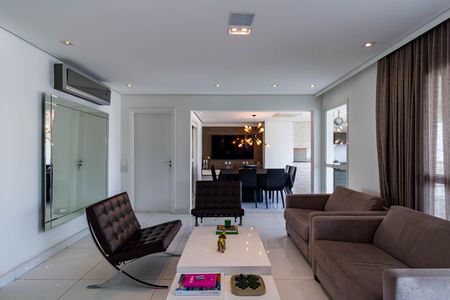 Apartamento para alugar com 200m², 3 quartos e 3 vagas Apartamento para alugar com 200m², 3 quartos e 3 vagasSala