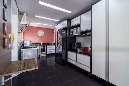 Apartamento para alugar com 200m², 3 quartos e 3 vagas Apartamento para alugar com 200m², 3 quartos e 3 vagasCozinha