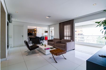Apartamento para alugar com 200m², 3 quartos e 3 vagas Apartamento para alugar com 200m², 3 quartos e 3 vagasSala