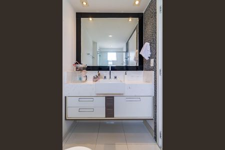 Apartamento para alugar com 200m², 3 quartos e 3 vagas Apartamento para alugar com 200m², 3 quartos e 3 vagasBanheiro 2