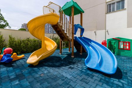 Apartamento para alugar com 200m², 3 quartos e 3 vagas Apartamento para alugar com 200m², 3 quartos e 3 vagasÁrea comum
