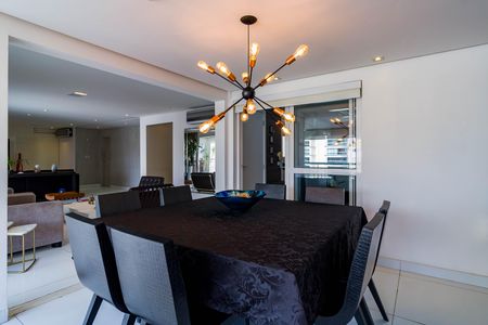 Apartamento para alugar com 200m², 3 quartos e 3 vagas Apartamento para alugar com 200m², 3 quartos e 3 vagasSala de Jantar