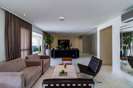 Apartamento para alugar com 200m², 3 quartos e 3 vagas Apartamento para alugar com 200m², 3 quartos e 3 vagasSala