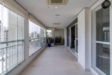 Apartamento para alugar com 200m², 3 quartos e 3 vagas Apartamento para alugar com 200m², 3 quartos e 3 vagasVaranda da Sala