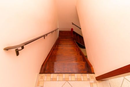 Casa à venda com 400m², 6 quartos e 11 vagasCasa 2 - Escada