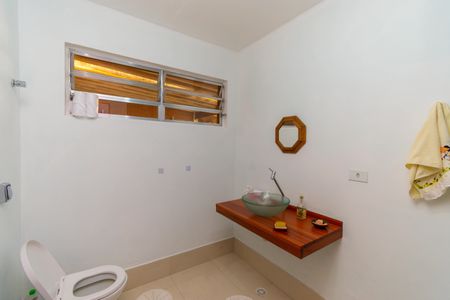 Casa à venda com 400m², 6 quartos e 11 vagasCasa 2 - Banheiro