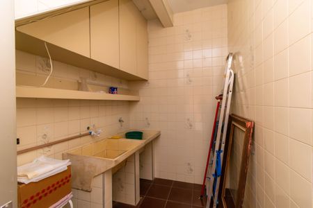 Casa à venda com 400m², 6 quartos e 11 vagasCasa 2 - Área de Serviço