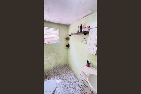 Casa à venda com 300m², 4 quartos e 2 vagas Casa à venda com 300m², 4 quartos e 2 vagasCasa 2 - Banheiro