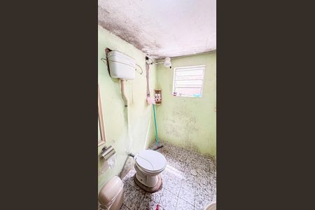 Casa à venda com 300m², 4 quartos e 2 vagas Casa à venda com 300m², 4 quartos e 2 vagasCasa 2 - Banheiro