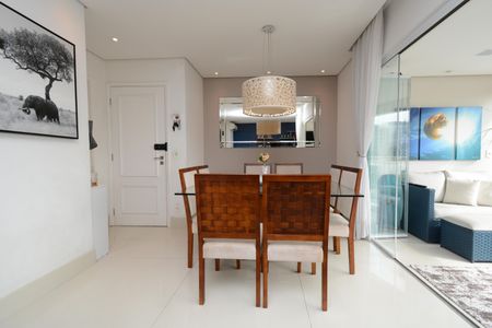 Apartamento à venda com 93m², 2 quartos e 2 vagasDetalhe Sala