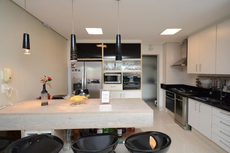 Apartamento à venda com 93m², 2 quartos e 2 vagasCozinha