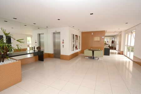 Apartamento à venda com 93m², 2 quartos e 2 vagasHall social