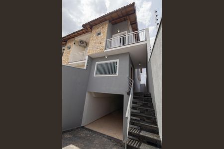 Casa à venda com 165m², 3 quartos e 6 vagasFachada