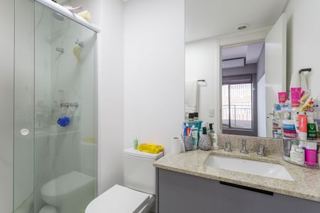 Apartamento à venda com 65m², 2 quartos e 1 vaga Apartamento à venda com 65m², 2 quartos e 1 vagaBanheiro da Suíte
