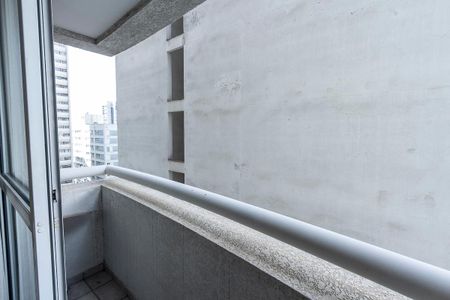 Studio para alugar com 28m², 1 quarto e 1 vaga Studio para alugar com 28m², 1 quarto e 1 vagaVaranda