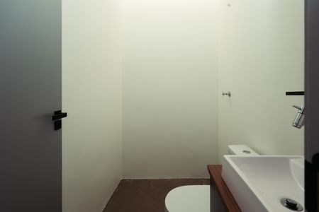 Casa de condomínio à venda com 192m², 5 quartos e 3 vagasCasa 3 - Banheiro