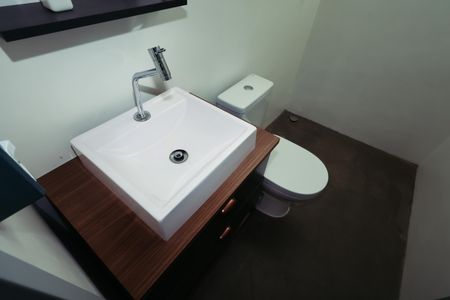 Casa de condomínio à venda com 192m², 5 quartos e 3 vagasCasa 1 - Banheiro