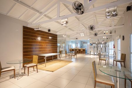 Apartamento para alugar com 46m², 2 quartos e 1 vaga Apartamento para alugar com 46m², 2 quartos e 1 vagaÁrea comum - Salão de festas