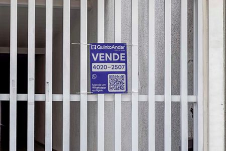 Apartamento para alugar com 106m², 2 quartos e 2 vagas Apartamento para alugar com 106m², 2 quartos e 2 vagasPlaca banner instalada na Fachada